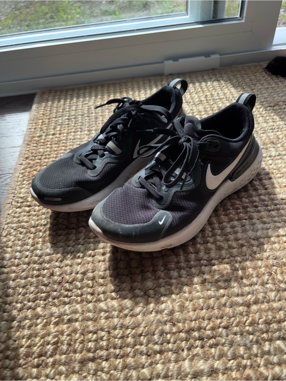 Nike Woman’s Black & White Athletic Running Shoes